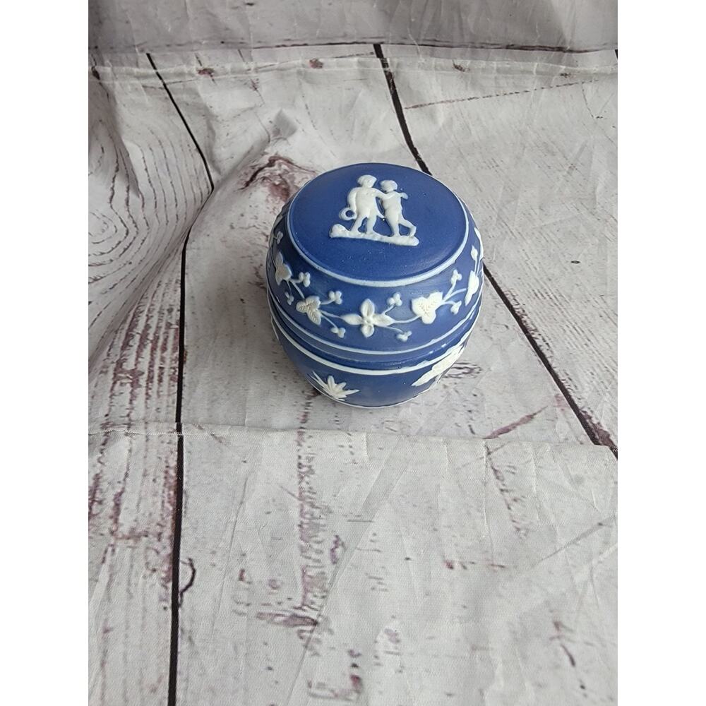 Wedgwood Jasperware lidded jar Trinket Dish